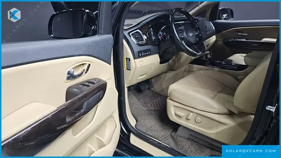 KIA CARNIVAL 7-SEATER LIMOUSINE