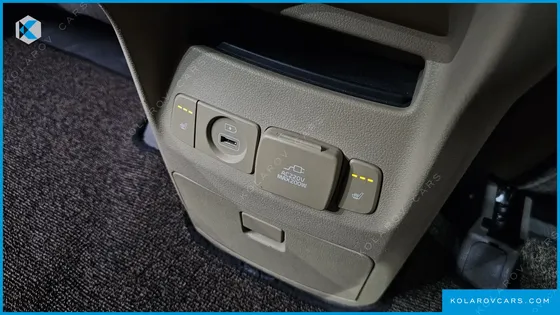 KIA CARNIVAL 7-SEATER LIMOUSINE