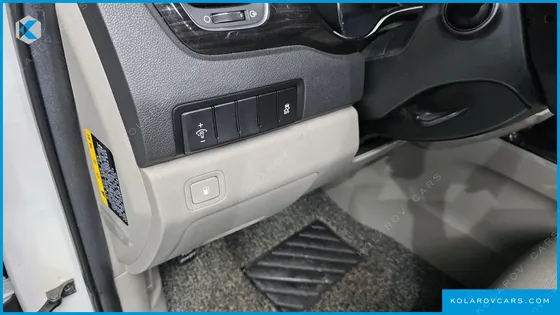 KIA CARNIVAL 9-SEATER PRSTIGE
