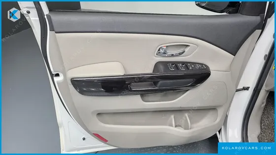 KIA CARNIVAL 9-SEATER PRSTIGE