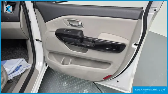 KIA CARNIVAL 9-SEATER PRSTIGE