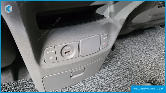 KIA CARNIVAL 9-SEATER PRSTIGE