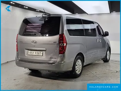HYUNDAI STAREX 5-SEATER VAN