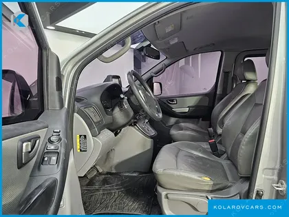 HYUNDAI STAREX 5-SEATER VAN