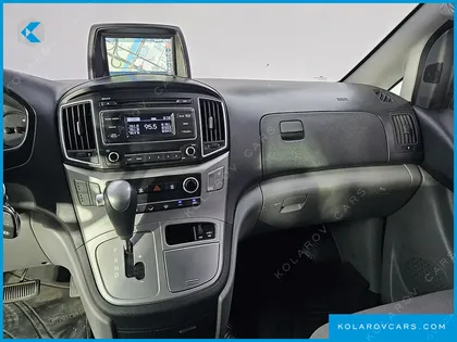 HYUNDAI STAREX 5-SEATER VAN