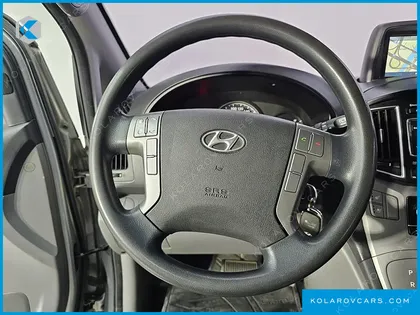 HYUNDAI STAREX 5-SEATER VAN