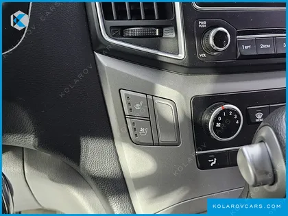 HYUNDAI STAREX 5-SEATER VAN