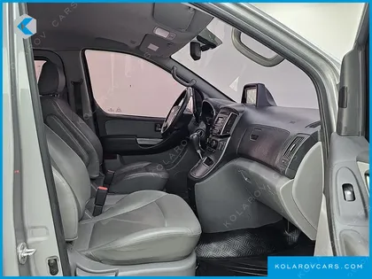 HYUNDAI STAREX 5-SEATER VAN