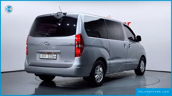 HYUNDAI STAREX 5-SEATER VAN