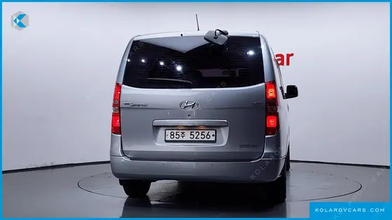 HYUNDAI STAREX 5-SEATER VAN