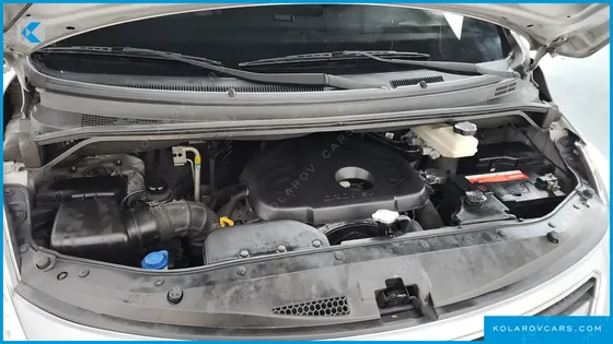 HYUNDAI STAREX 5-SEATER VAN