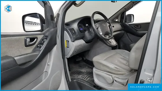 HYUNDAI STAREX 5-SEATER VAN