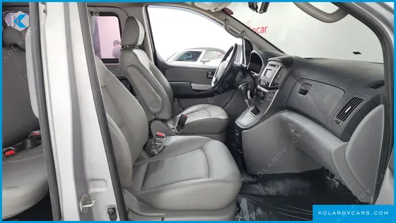 HYUNDAI STAREX 5-SEATER VAN