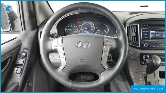 HYUNDAI STAREX 5-SEATER VAN