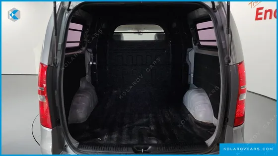 HYUNDAI STAREX 5-SEATER VAN