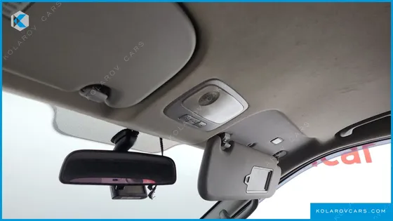 HYUNDAI STAREX 5-SEATER VAN