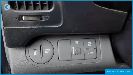 HYUNDAI STAREX 5-SEATER VAN