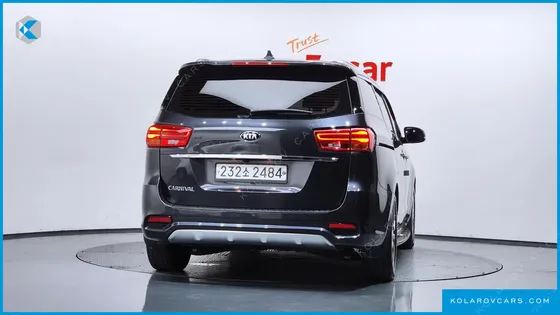 KIA CARNIVAL GASOLINE 9-SEATER PRESTIGE
