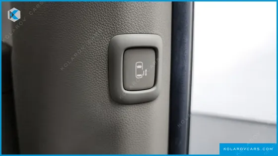 KIA CARNIVAL GASOLINE 9-SEATER PRESTIGE