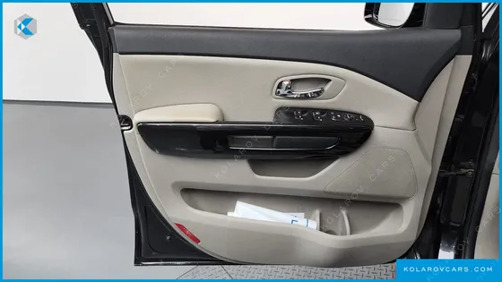 KIA CARNIVAL GASOLINE 9-SEATER PRESTIGE