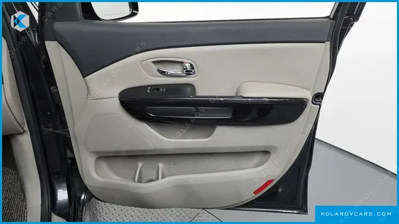 KIA CARNIVAL GASOLINE 9-SEATER PRESTIGE