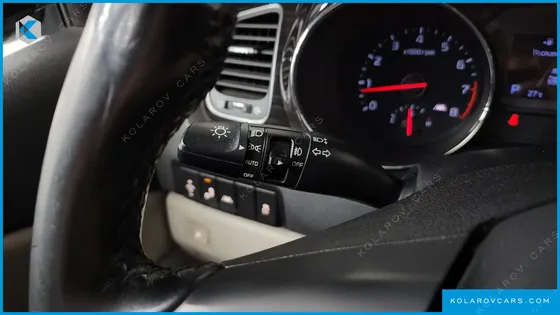 KIA CARNIVAL GASOLINE 9-SEATER PRESTIGE