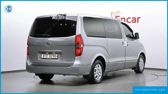 HYUNDAI STAREX 5-SEATER VAN