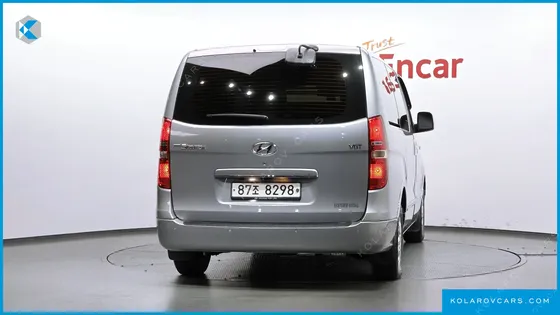 HYUNDAI STAREX 5-SEATER VAN