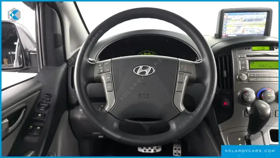 HYUNDAI STAREX 5-SEATER VAN