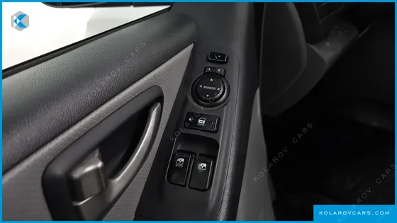 HYUNDAI STAREX 5-SEATER VAN