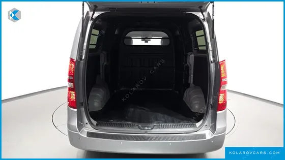 HYUNDAI STAREX 5-SEATER VAN