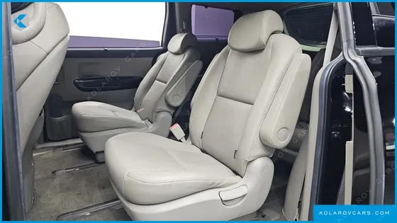 KIA CARNIVAL 9-SEATER PRSTIGE
