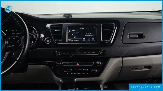 KIA CARNIVAL 9-SEATER PRSTIGE