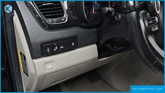 KIA CARNIVAL 9-SEATER PRSTIGE