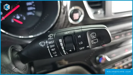 KIA CARNIVAL 9-SEATER PRSTIGE