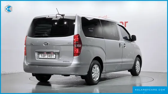 HYUNDAI STAREX 5-SEATER VAN