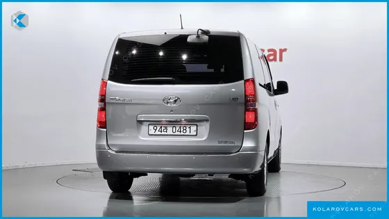 HYUNDAI STAREX 5-SEATER VAN