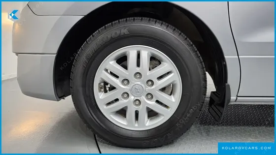 HYUNDAI STAREX 5-SEATER VAN