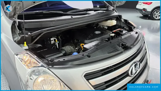 HYUNDAI STAREX 5-SEATER VAN