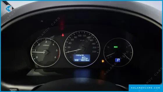HYUNDAI STAREX 5-SEATER VAN
