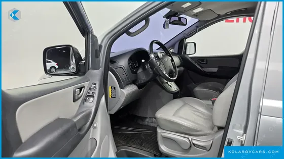 HYUNDAI STAREX 5-SEATER VAN