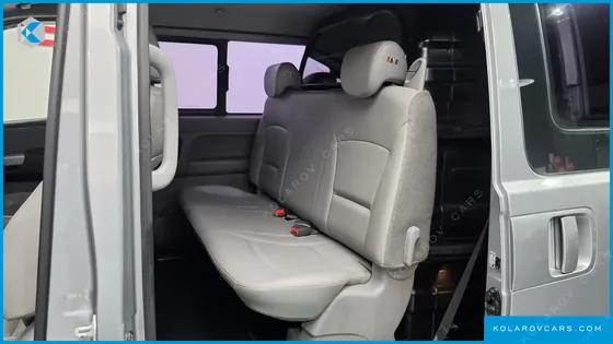 HYUNDAI STAREX 5-SEATER VAN