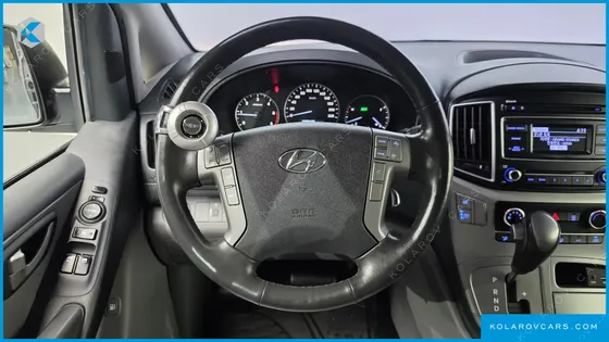 HYUNDAI STAREX 5-SEATER VAN