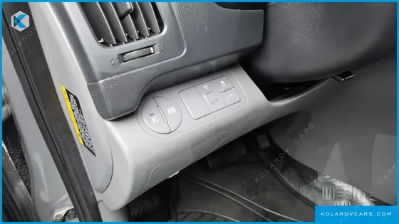 HYUNDAI STAREX 5-SEATER VAN