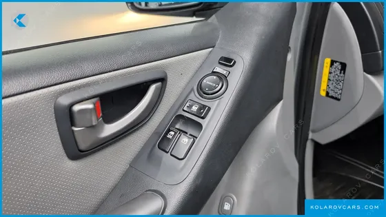 HYUNDAI STAREX 5-SEATER VAN