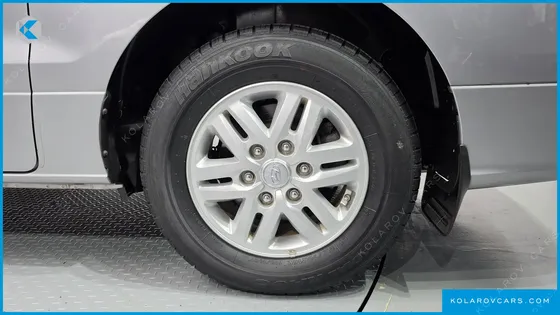 HYUNDAI STAREX 5-SEATER VAN