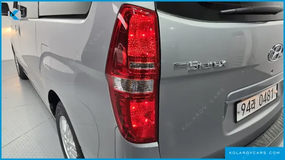 HYUNDAI STAREX 5-SEATER VAN