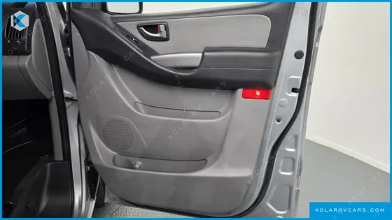 HYUNDAI STAREX 5-SEATER VAN