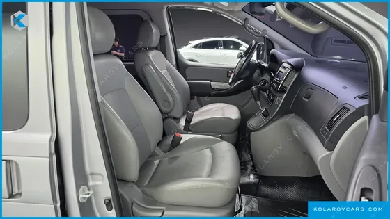 HYUNDAI STAREX 5-SEATER VAN