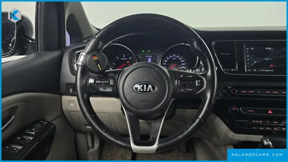 KIA CARNIVAL 9-SEATER NOBLESSE